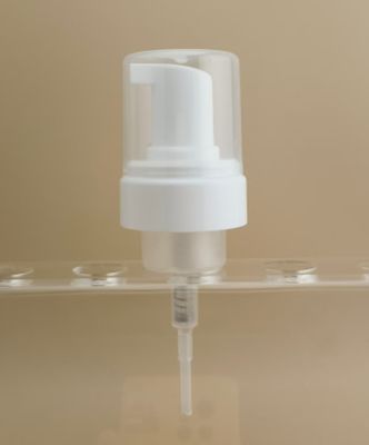 Design delicato in plastica bianca con grande erogatore a schiuma per flaconi di bagnoschiuma