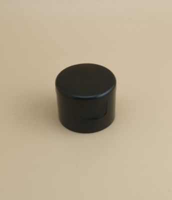 Cappuccio liscio di plastica nera per bottiglie cosmetiche