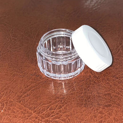 Barattolo di crema cosmetico in plastica