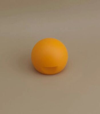 Coperchio sferico opaco liscio in plastica gialla per flaconi cosmetici