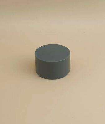Tappo opaco liscio in plastica grigia per flaconi cosmetici