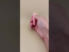 Confezione di balsamo labbra rosa piccolo con coperchio trasparente a coste per rossetti