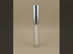 Design delicato per confezione trasparente di balsamo labbra con coperchio argentato per rossetti