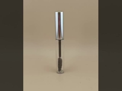 Spazzolino per ciglia in bottiglia con coperchio a vite argentato per donna