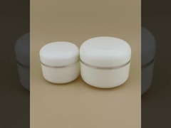 Bottone di crema di plastica bianca a bordo rotondo con bordo argenteo per lozione femminile