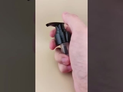 Pompa dosatrice nera lucida a vite con nervature K201-9 per flaconi di prodotti per la cura della pelle