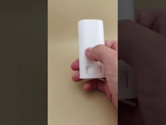 Confezione bianca piatta e liscia per balsamo labbra per rossetti