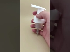 Pompa di schiuma di plastica bianca di design delicato per bottiglie di shampoo