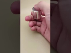 Tappo rotondo liscio in alluminio-plastica argentata con pulsante trasparente per flaconi per la cura della pelle