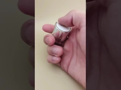 Tappo rotondo liscio in alluminio-plastica argentata con bottone bianco per flaconi per la cura della pelle