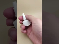 Tappo in plastica bianca scanalata per flaconi di vernice