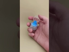 Bello design chiara plastica rotonda cappuccio a nervatura per bottiglie per la cura della pelle