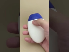 Flacone di plastica bianco liscio con tappo blu per shampoo
