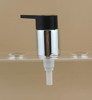 Pompa di crema nera e argentea K702-1 per bottiglie cosmetiche