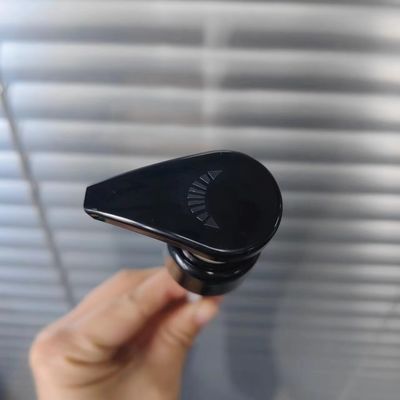 Pompa di lozione PP Chiusura a costole sottili Testa di sella Pompa di lozione a serratura a vite di plastica