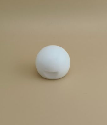 Capo sferico liscio di plastica bianca per bottiglie cosmetiche