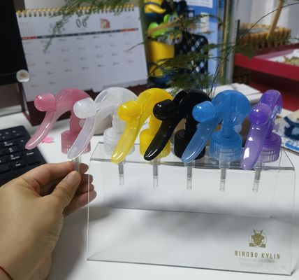 Mini spruzzatore trasparente per la pulizia domestica