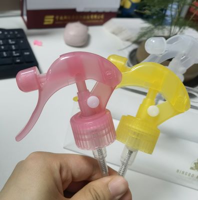 Mini spruzzatore trasparente per la pulizia domestica