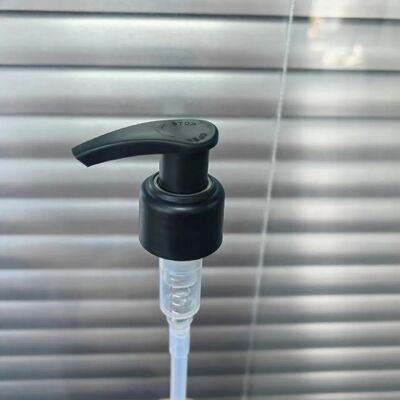 Consegna veloce Pompa di lozione nera Matt Cosmetica Pompa di lozione per il corpo Bottiglia con logo personalizzato