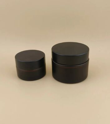 Vaso in crema con coperchio a vite per lozione, occhiali neri dal design accattivante