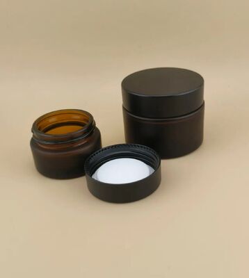 Vaso in crema con coperchio a vite per lozione, occhiali neri dal design accattivante