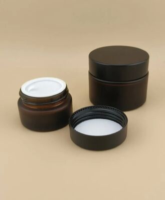 Vaso in crema con coperchio a vite per lozione, occhiali neri dal design accattivante