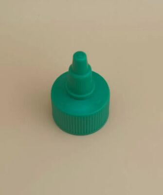 Tappo in plastica verde scanalato per flaconi di vernice