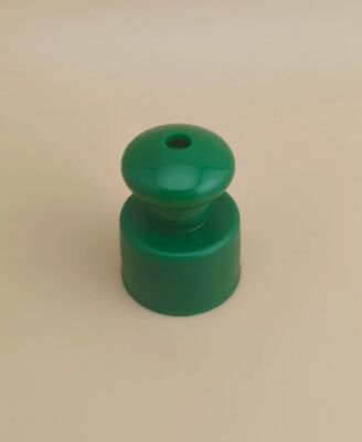 Cappuccio liscio in plastica verde con bottone per bottiglie cosmetiche