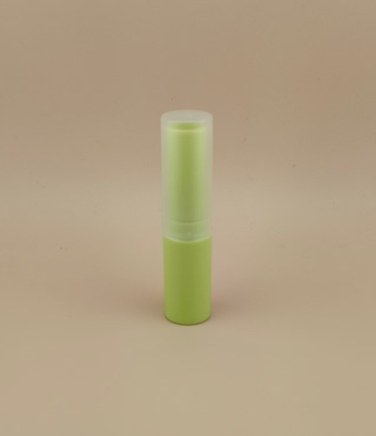 Confezione verde piccola per balsamo labbra con coperchio trasparente a coste per rossetti
