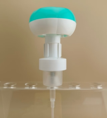 Pompa di schiuma a forma di fiore in plastica di design ciano per bottiglie di disinfettante per mani per bambini