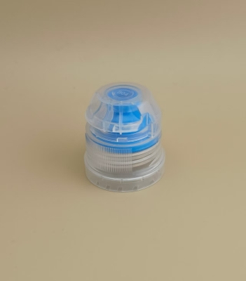 Bello design chiara plastica rotonda cappuccio a nervatura per bottiglie per la cura della pelle